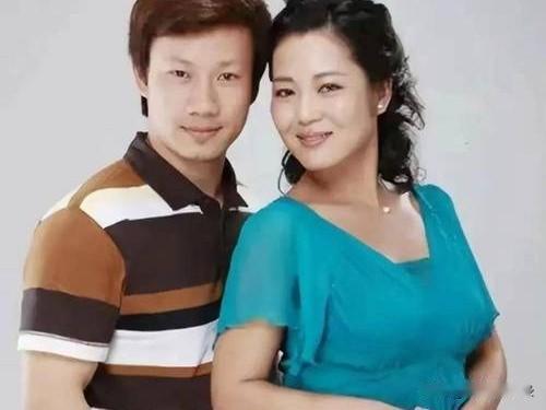 真的看完太窒息了！
王茜华当年那段婚姻，简直是现实版“合租式夫妻”。
 
200