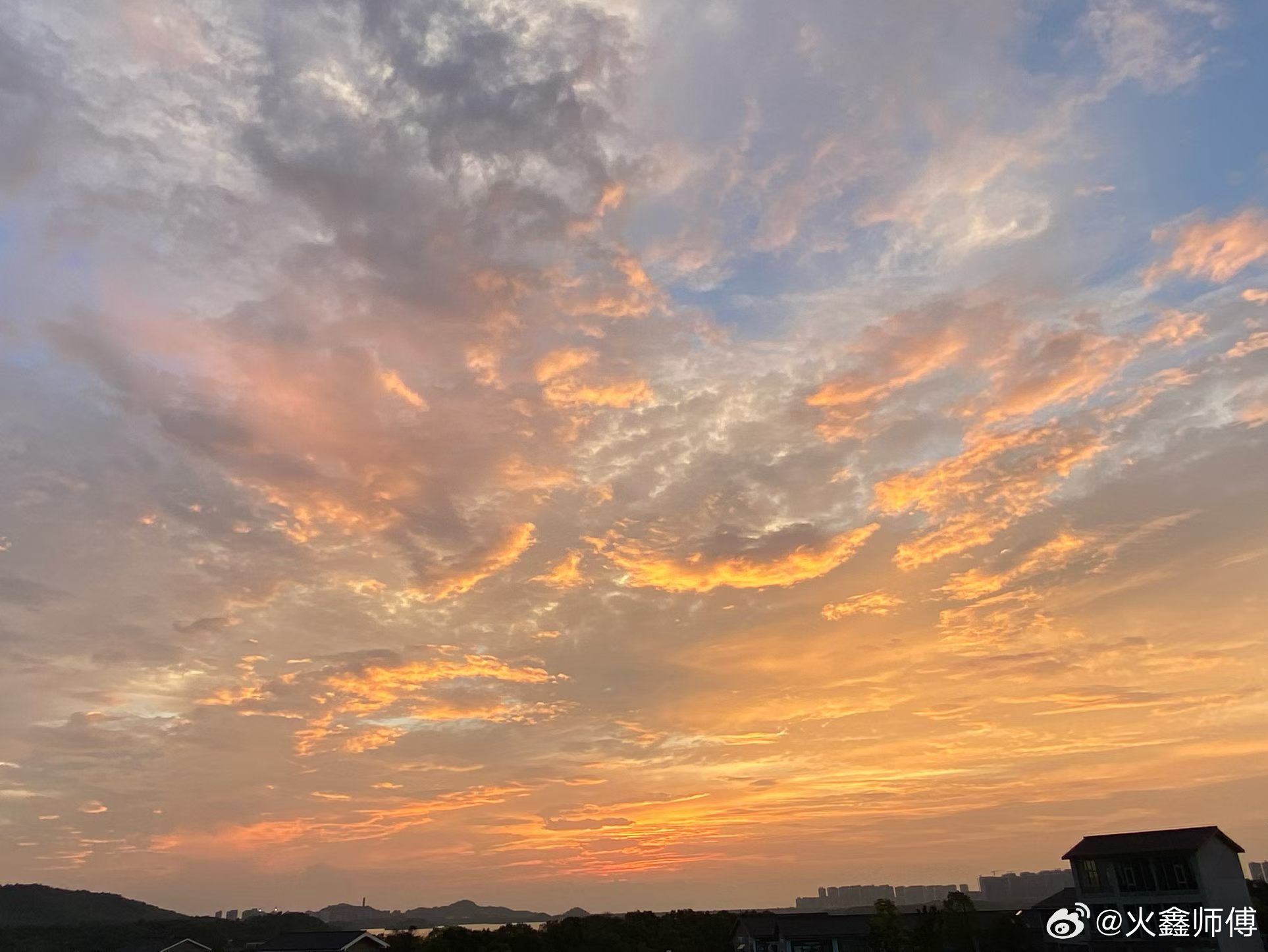 小米 小米的卢伟X，真不知道自己有几斤几两？为了取代雷宗的位置，在互联网上疯狂的