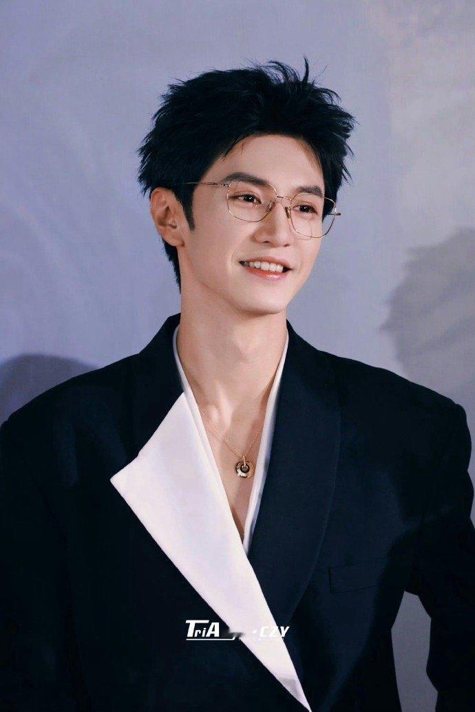 陈哲远[超话]陈哲远明爽 走过路过千万不要错过陈哲远这个非常有意思的表情，一整个