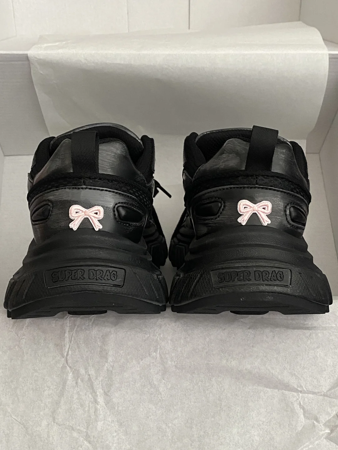 blackpink黑粉老爹鞋！被鞋尾好看到了……