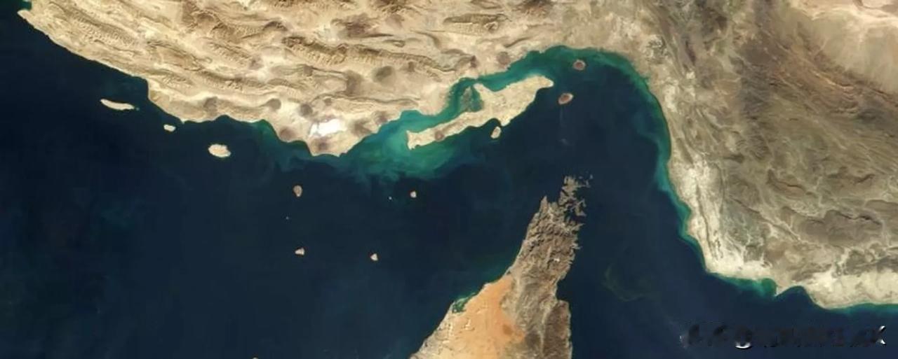 美国军事专家：美封锁伊朗港口或与中俄印爆发直接海上冲突
针对伊朗港口的海上封锁可