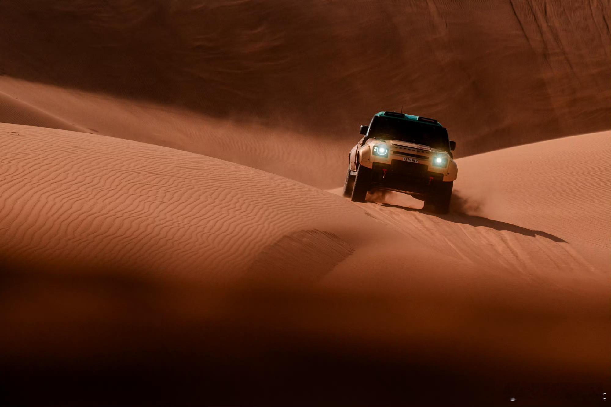 路虎卫士  基于量产卫士OCTA打造的D7X-R赛车毫不意外夺得2026达喀尔T