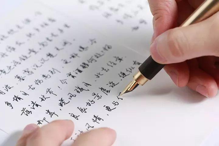 我为什么坚持在网络上写文字，坚持写日记？这或许是一种习惯，如果认真思考就会觉得人