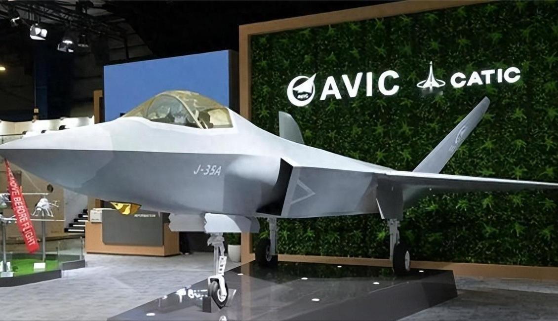 彻底炸锅！2月10日，终于摸到歼-35，美军火巨头亲手测量，当场宣布结果：水平还