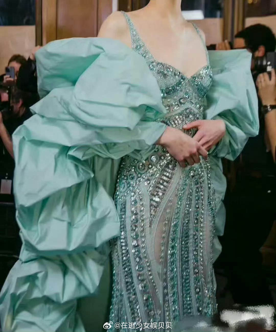 这条裙子让我想起了一位内娱女明星，她的名字是…… 