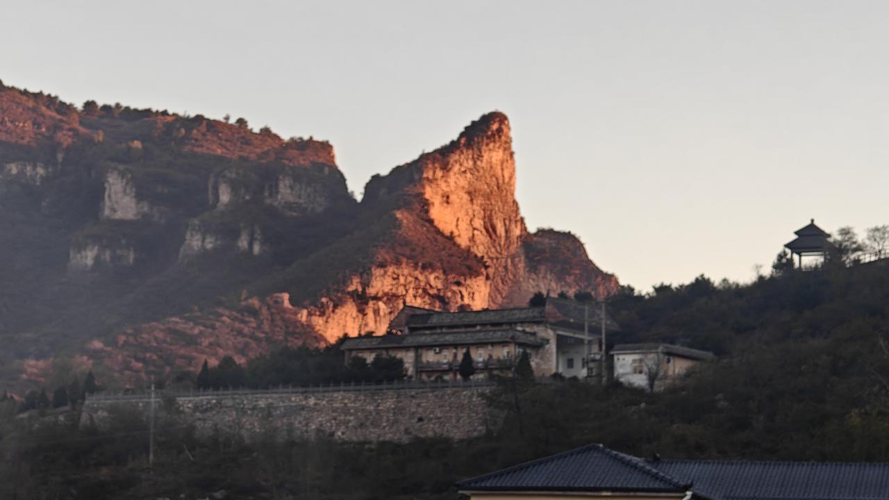 太行山王莽岭景区打卡
       在王莽岭景区索道附近有一个亭子，是一个很好的