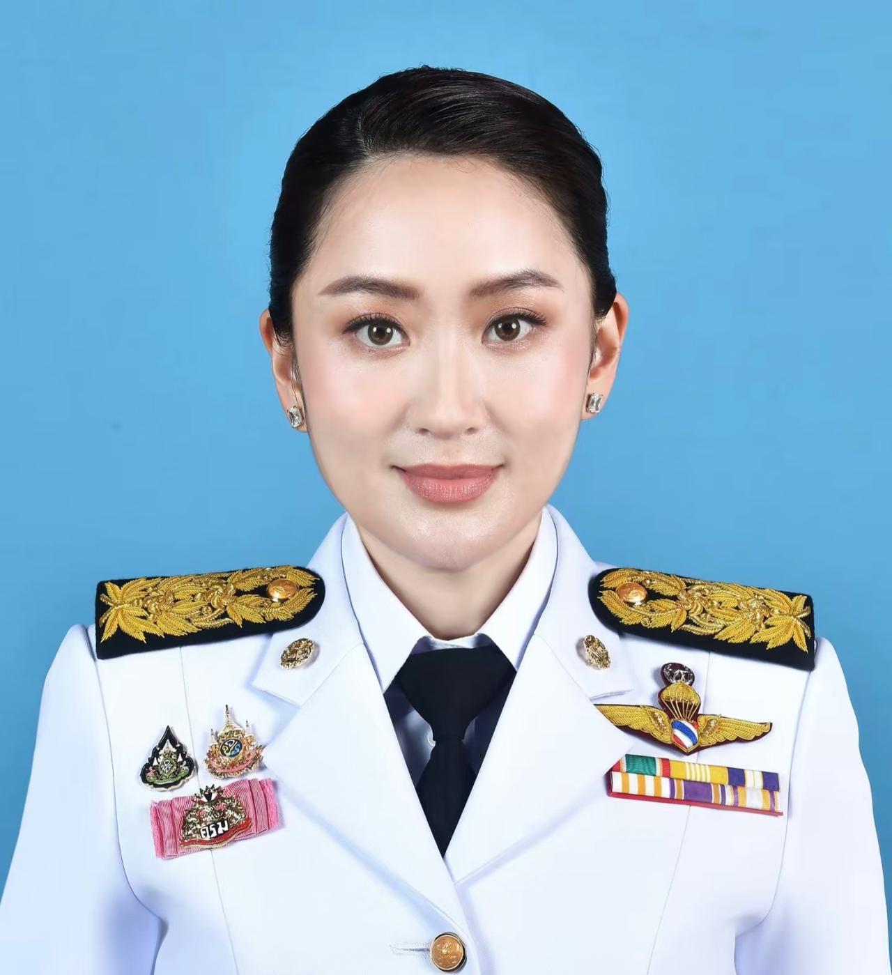 354票赞成！15票弃权！反对票为零！

表面上看似团结一心，实则党内一副忐忑不