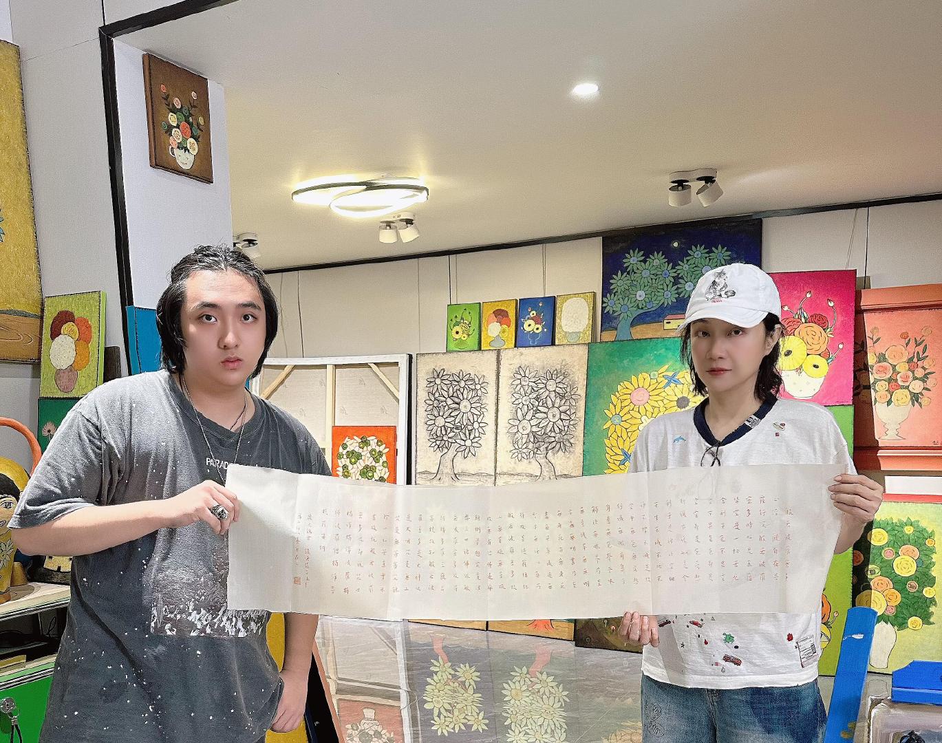 费曼画画天赋以为费曼只是长得抽象，结果人家用手当画笔、纸巾当调色盘，这波即兴创作