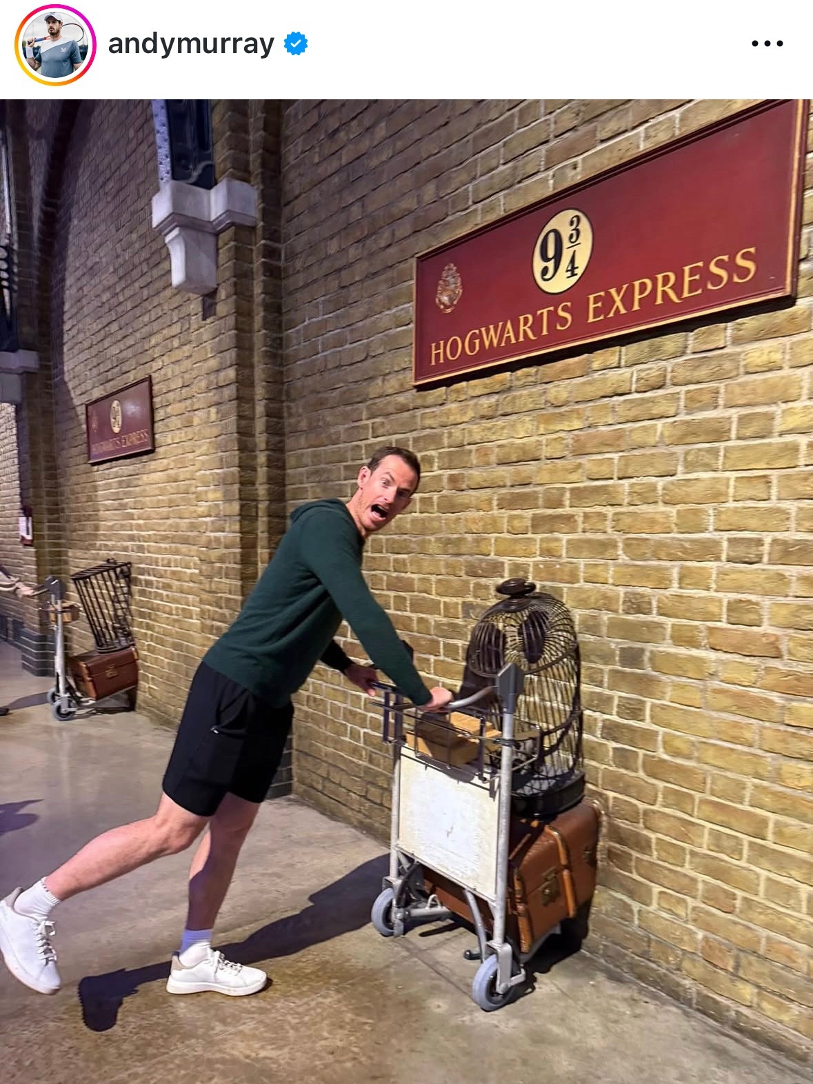 穆雷打卡著名的9又3/4月台网球ATP体育大赏英国·9又3/4月台