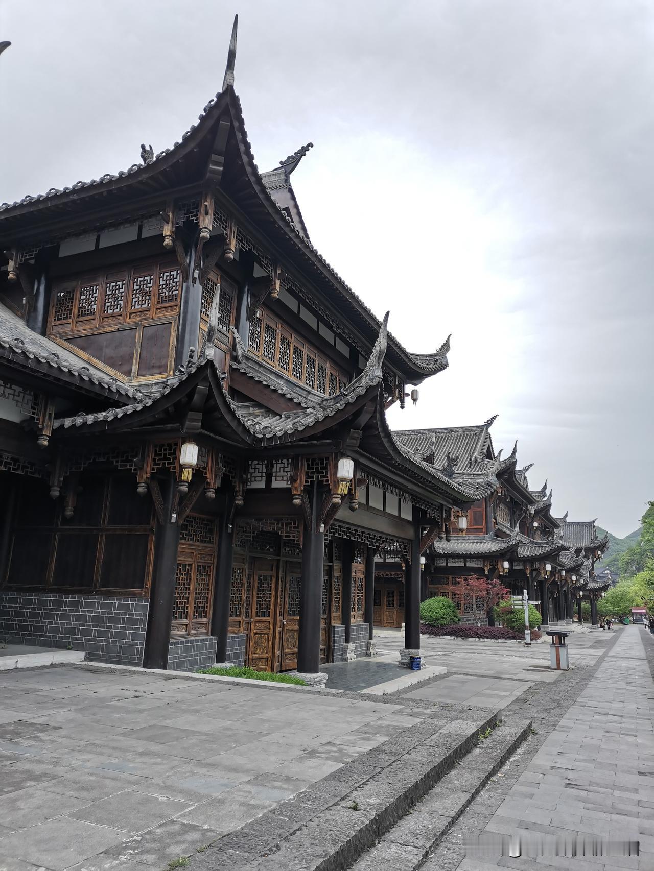 旅游目的地织金洞，夜宿织金县，知道这里有一个织金古城，始建于康熙五年(公元166