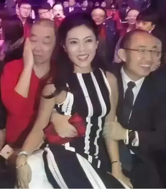 网上捡的图，这人是谁啊？ 