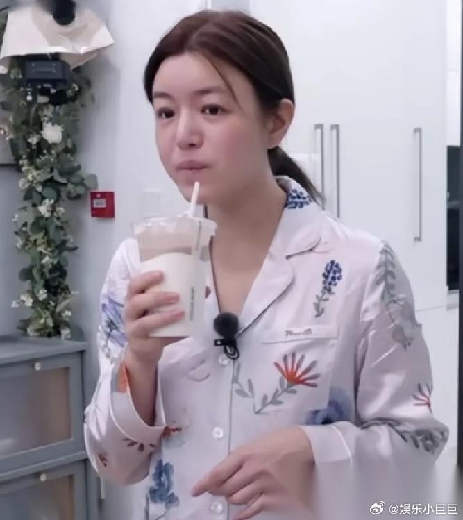 陈妍希到底怎么了，42岁素颜上镜，竟然被网友说老了10岁？  节目里，她直接把脸