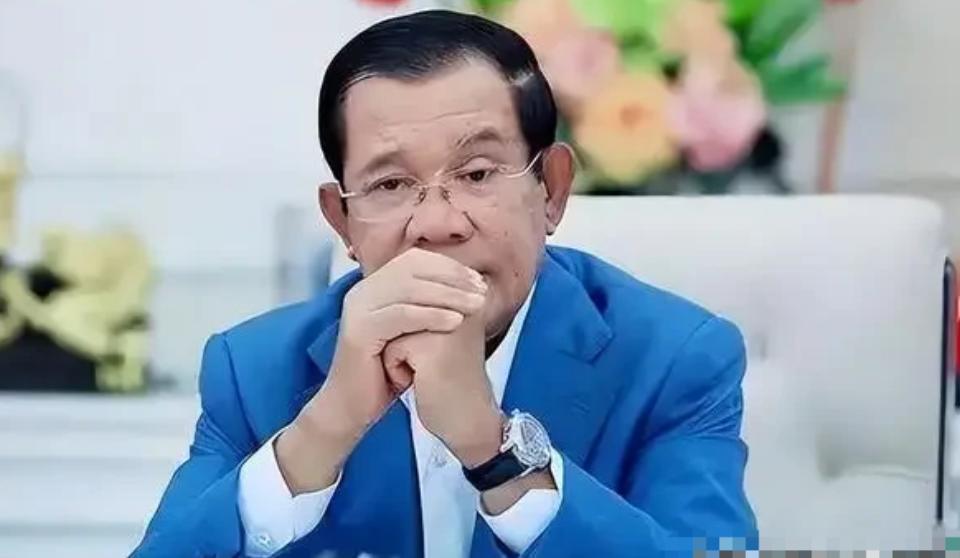 泰国的火炮轰得这么狠，是因为他们嗅到了最危险的信号：大国的雷达关机了。以前打狗还