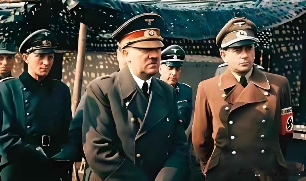 阿尔伯特·施佩尔和希特勒的关系，其实挺值得玩味。简单说，这是一个从“艺术知己”变