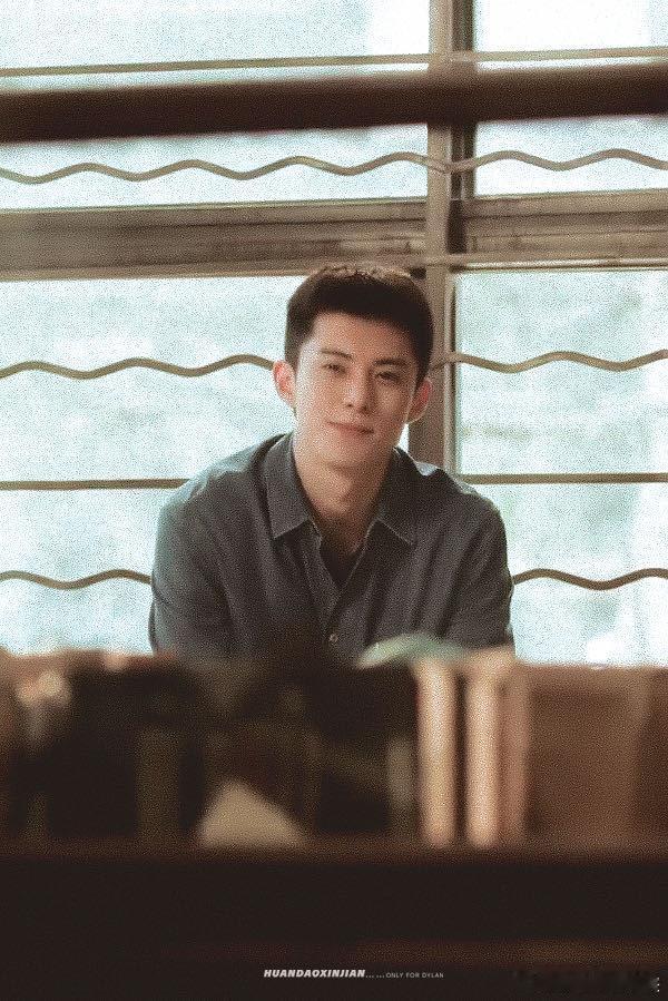 王鹤棣年纪轻轻演了一把年纪细看冉方旭细节全是用心！年少时期莽撞热烈，眼里全是光，