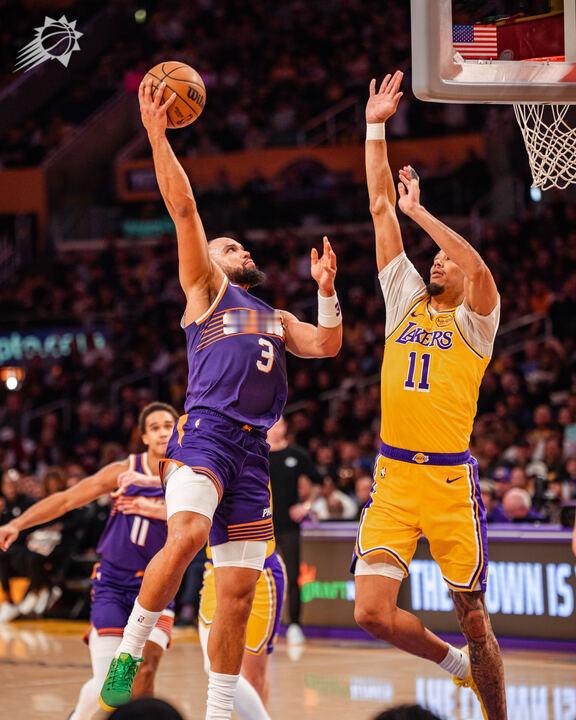 狄龙连续得分🎯第二节还剩3分钟，狄龙目前13投9中，已经拿下18分！菲尼克斯太