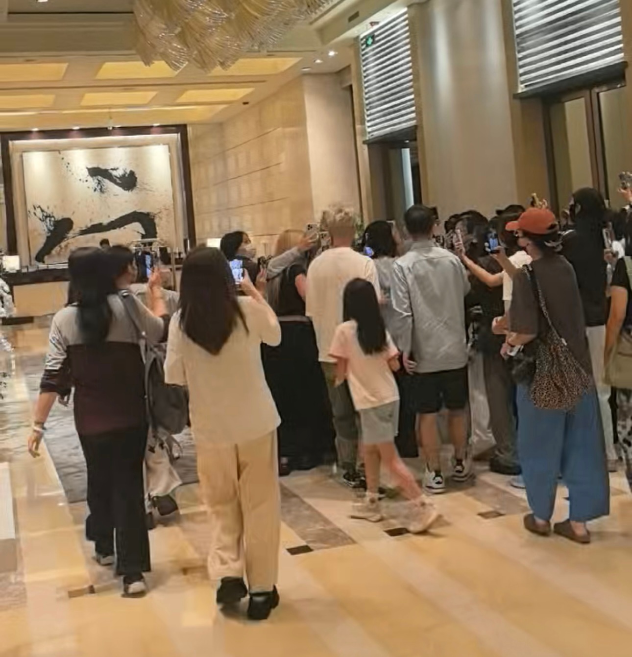九门庆功宴陈伟霆大男主排面有，粉粉去了不少[doge] ​​​