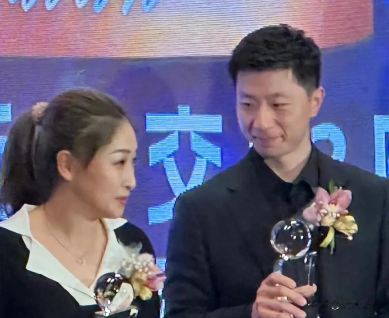 龙枣兄妹闪耀乒乓外交，共筑梦想新篇章

12月22日晚，中美“乒乓外交”53周年