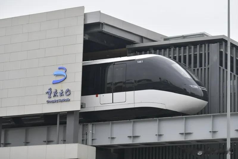 云巴正在成为大城市的轨道交通新兴运营“神器”

重庆云巴示范线首开全球云巴落地城