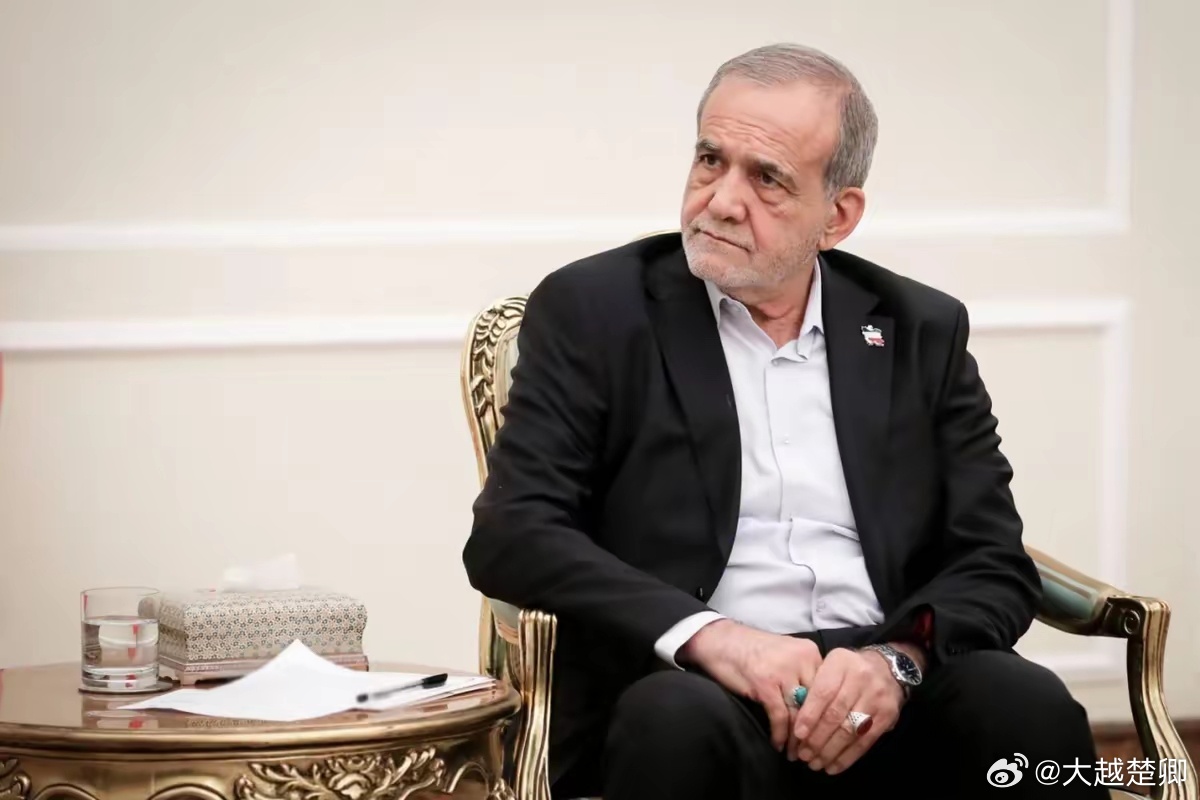 谈及别国的斡旋意愿，伊朗总统回应的大意是，伊朗也致力于持久和平，但在捍卫国家尊严