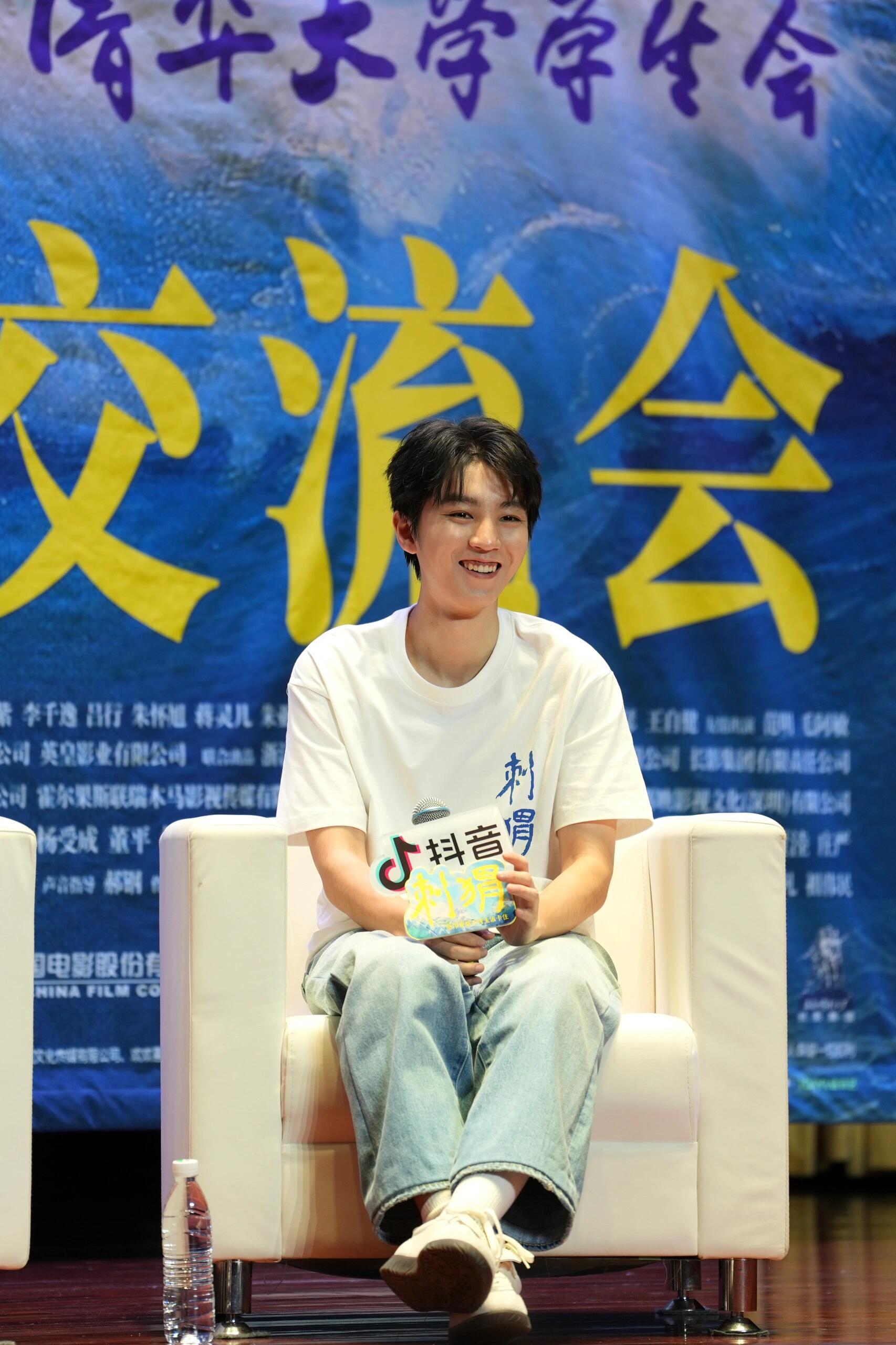 #王俊凯[超话]# 没有人能拒绝王俊凯的笑容，真的好治愈（宝宝瘦了好多，好薄的一