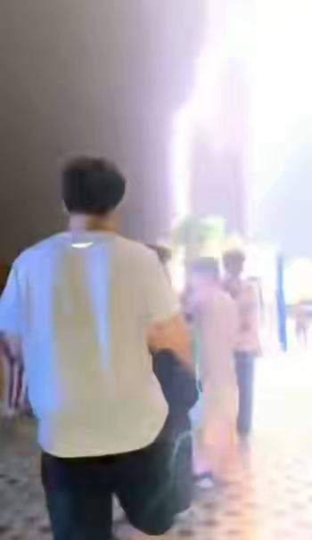 儿子打父亲，就叫午逆孝，天打雷劈。

很多年前，邻村一个张姓青年染上了赌钱，把家