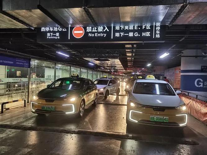 告诉大家个好消息，北京南站西地下的P2停车场（以前叫西地下M层）已经升级完能用啦