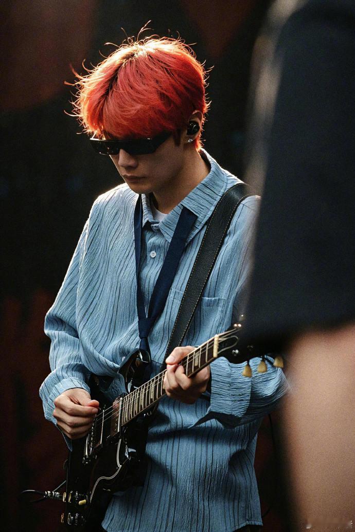 李荣浩杭州演唱会彩排花絮看完彩排只想说：杭州演唱会，我准备好了！ 