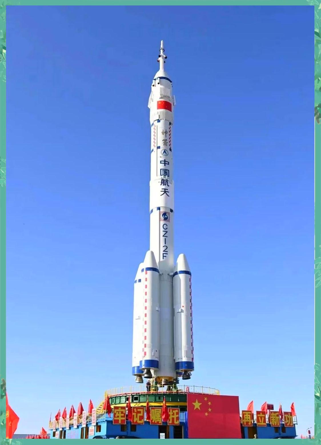 一边是通往星辰大海的“巨龙”，一边是承载历史与现实的钢铁动脉。当“最硬核”的科技