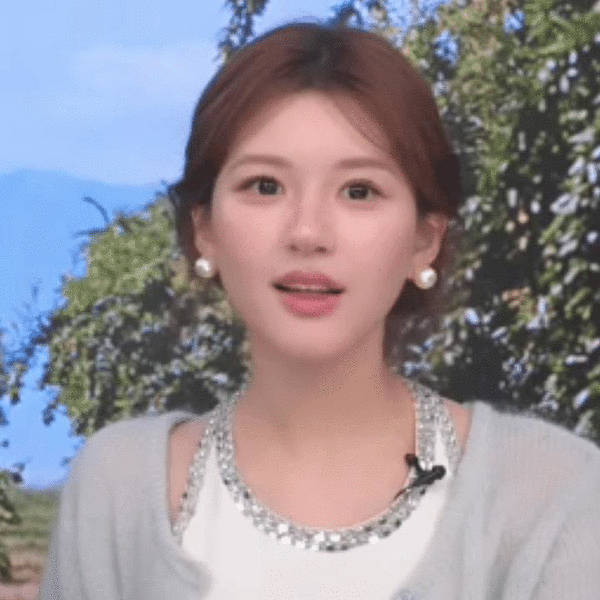 赵露思怎么变这样了？这些小动作感觉很刻意 ​​​