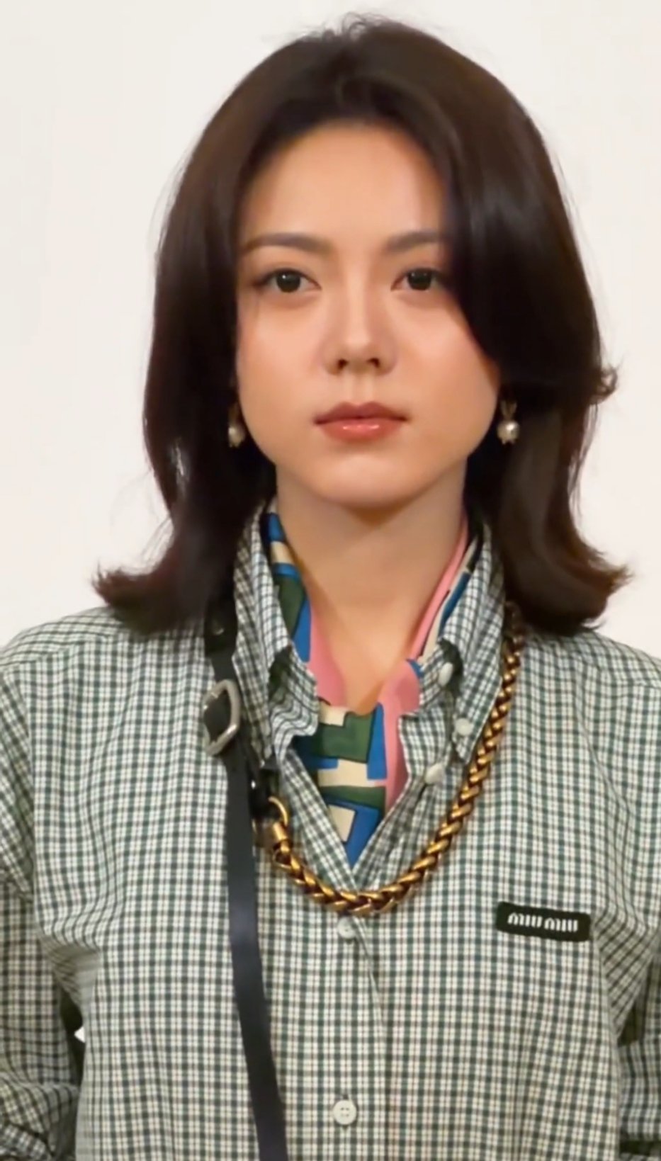 这不挺好的吗所以平常miumiu给这俩拍的广告图是…… 