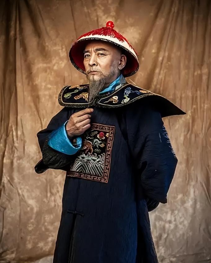 1750年，79岁的张廷玉被乾隆抄家，36万两白银被搜了出来，乾隆哈哈大笑道：“