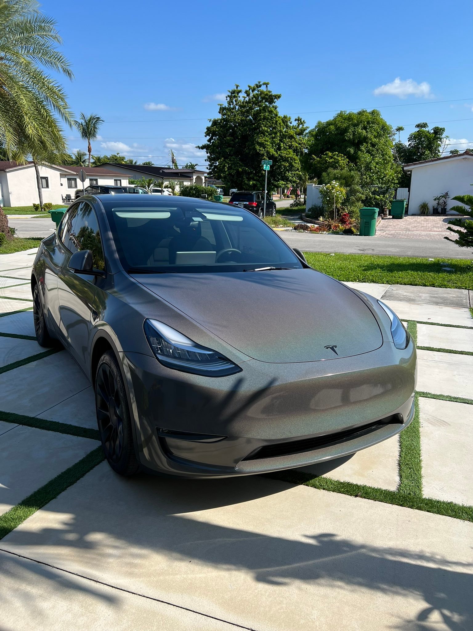 12月25日，特斯拉发布Robotaxi清洁费收取标准。50美元：对中等程度的脏