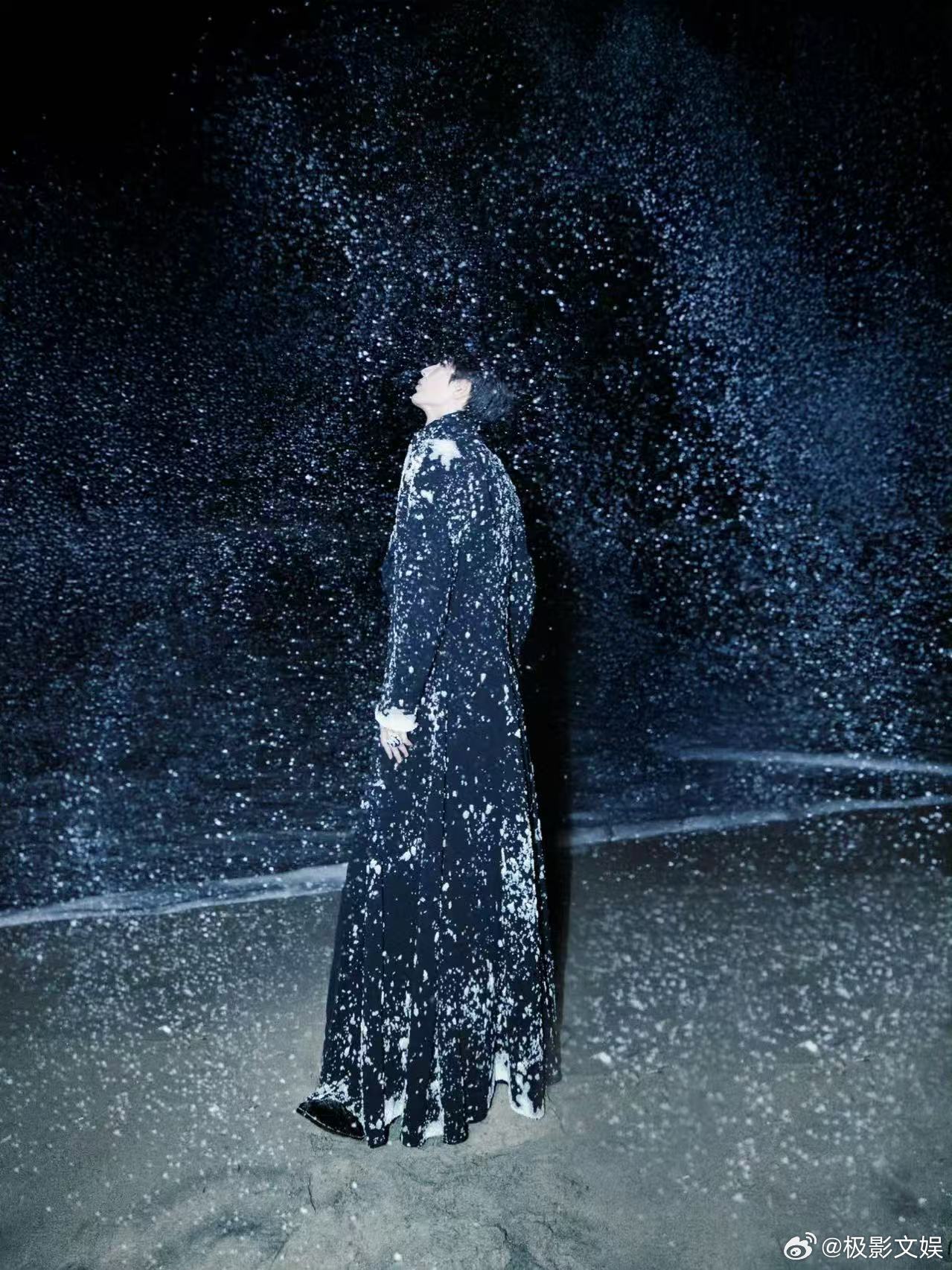 张凌赫高定大衣张凌赫黑色高定大衣张凌赫黑色高定大衣，帅，[哇][哇][哇] ​​