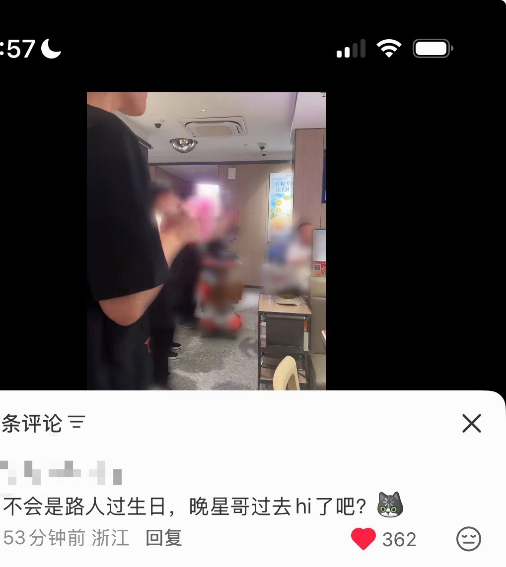 我踏马吓哭了。 