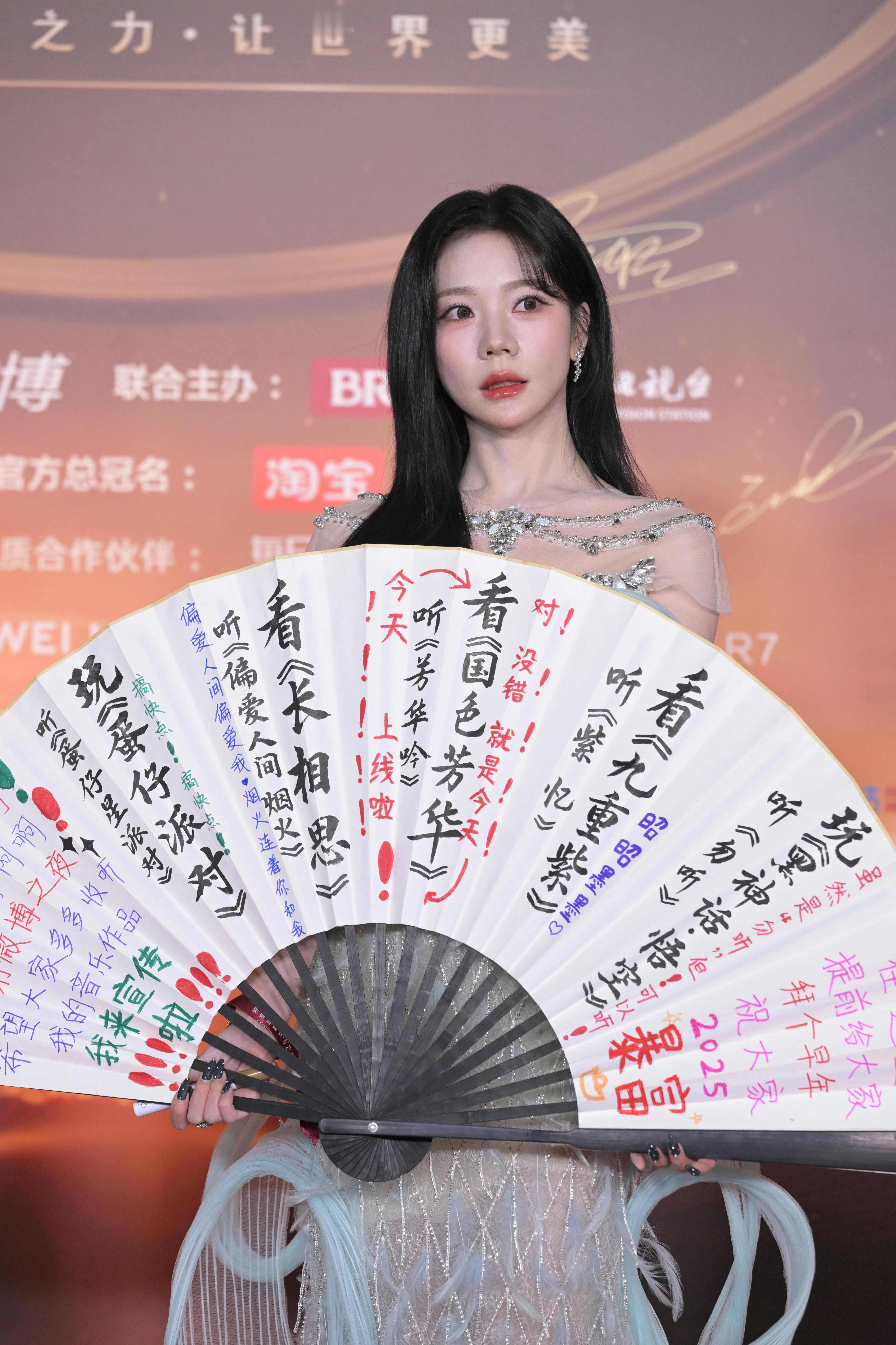 哈哈哈哈紫宁很会打歌，今年作品确实太多了 