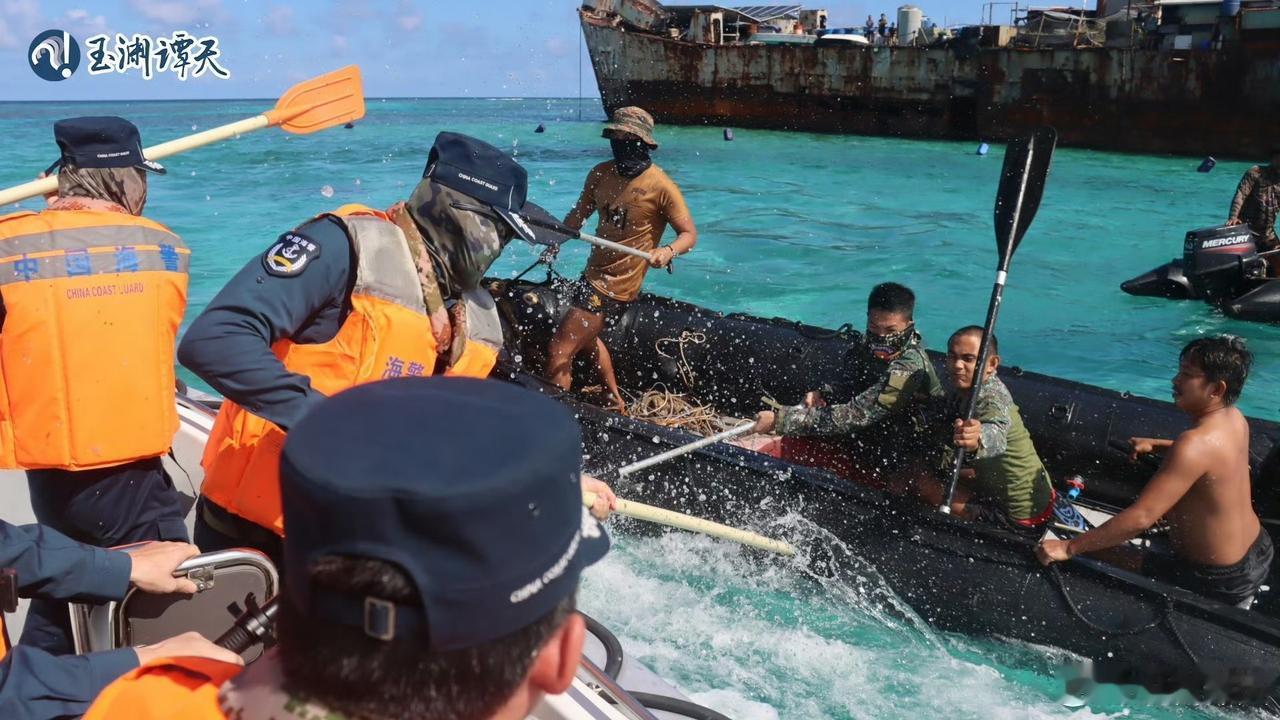 彻底断掉补给线……

中国海警执法船在仁爱礁巡逻执法，距离菲律宾搁浅的那艘破船很