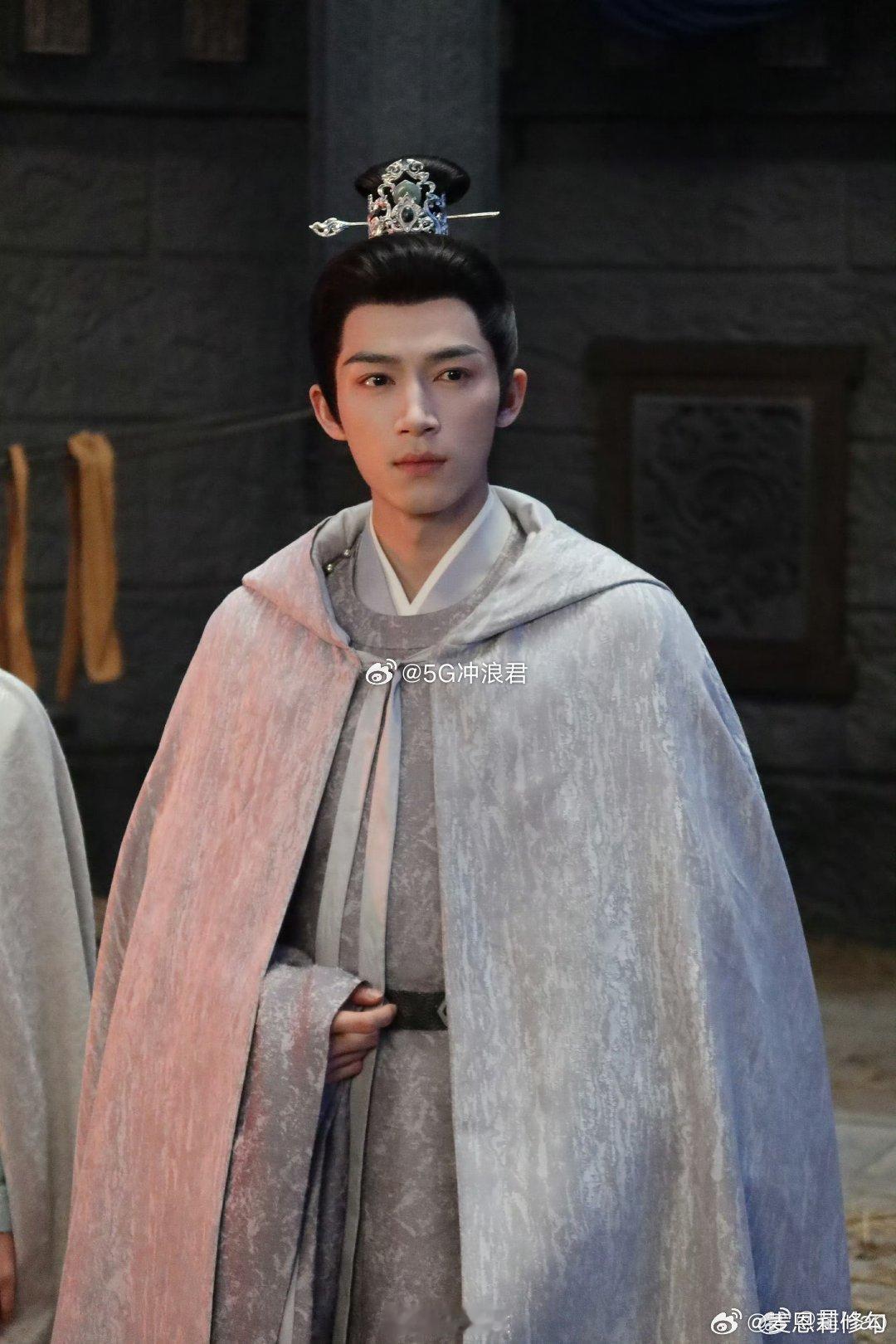 王星越带着战歌回来了王星越推门战神 战歌和他就是绝配。推门战神不是白叫的，每个动