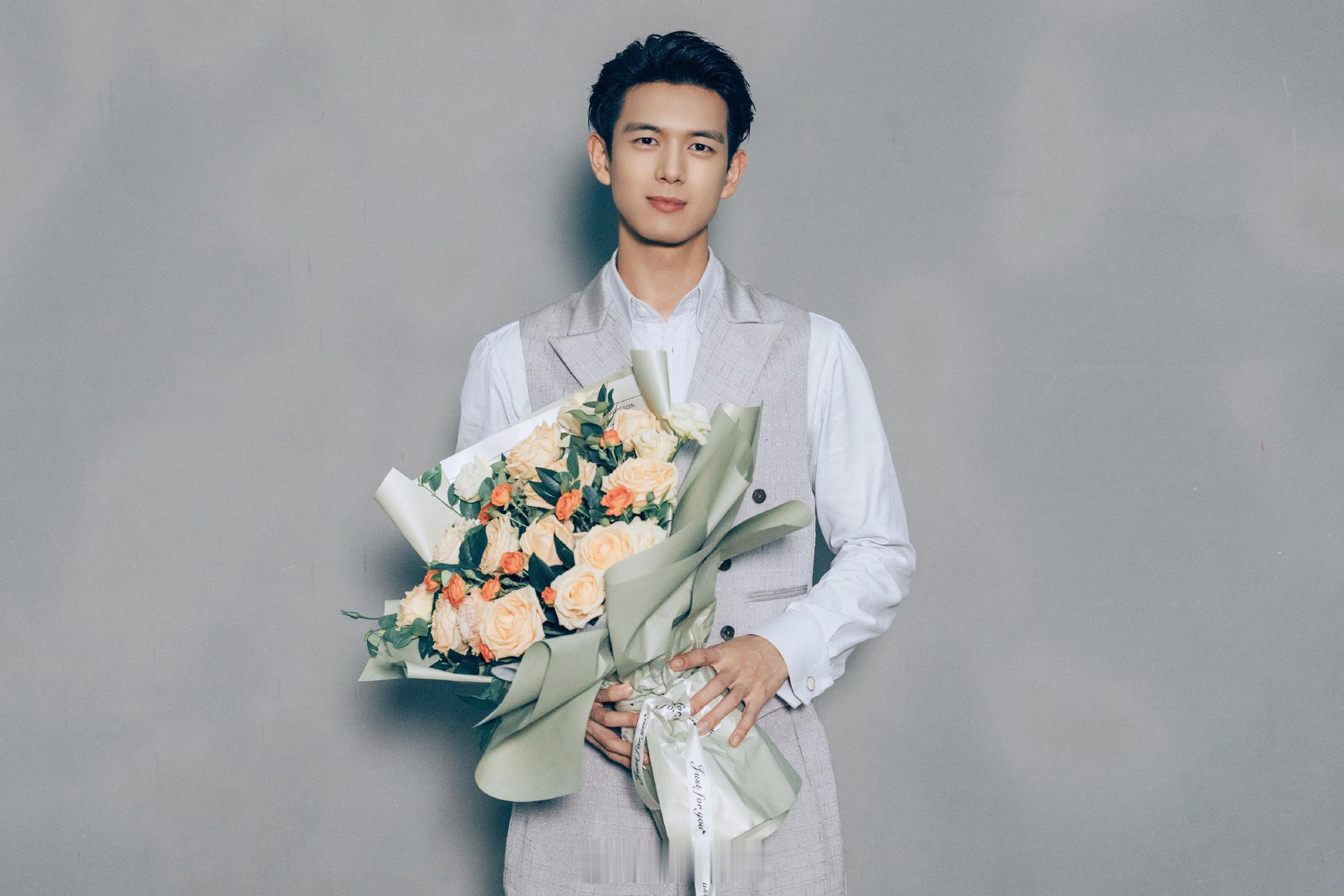 李现李一桐长风起杀青海报 李现、李一桐主演的电视剧《长风起》终于杀青了，李现、李