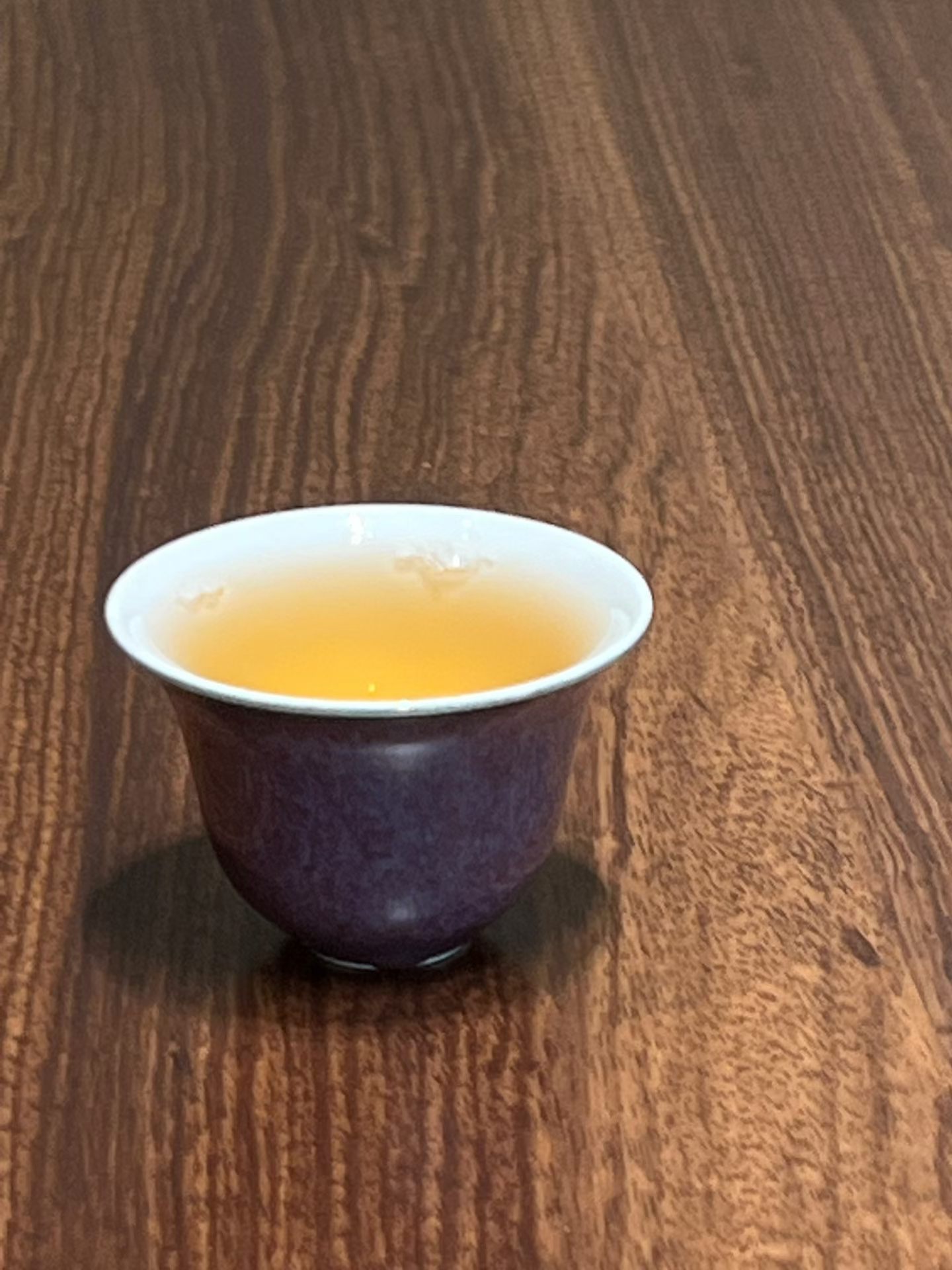 品茶赏器交友  泡茶的过程，本身就是一场修身静心的修行。温杯、投茶、注水、出汤，