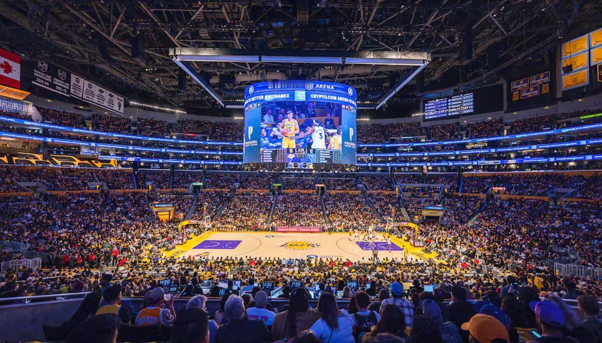 以下是美国体育史上金额最高的球队出售交易 💰
湖人队 (NBA) — 125亿