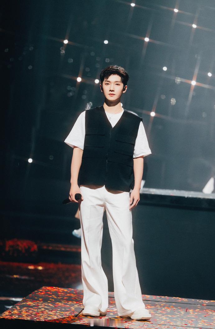 #蒋敦豪重庆DAY1谢谢咯##蒋敦豪重庆演唱会plog# 蒋敦豪在重庆的第一天，