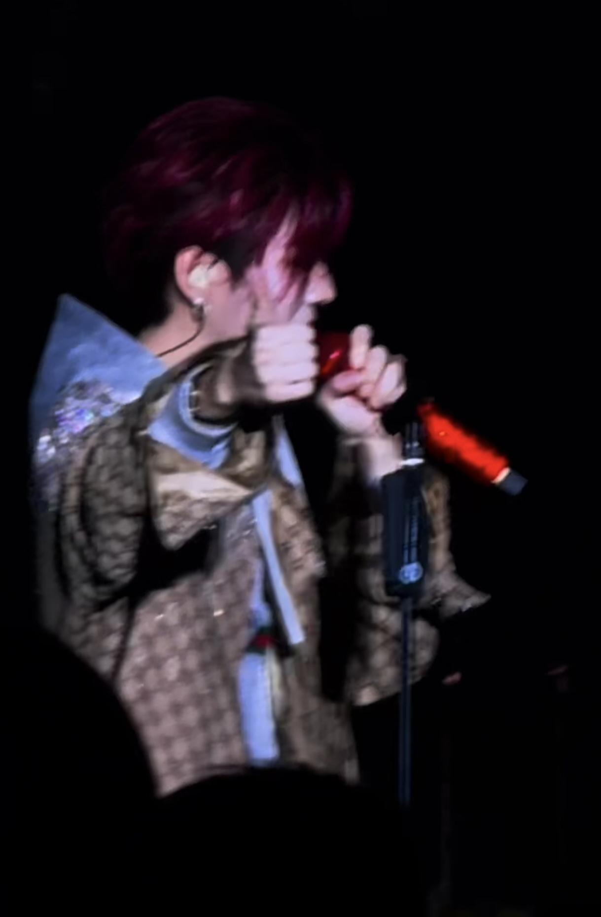 我们一周年快乐。