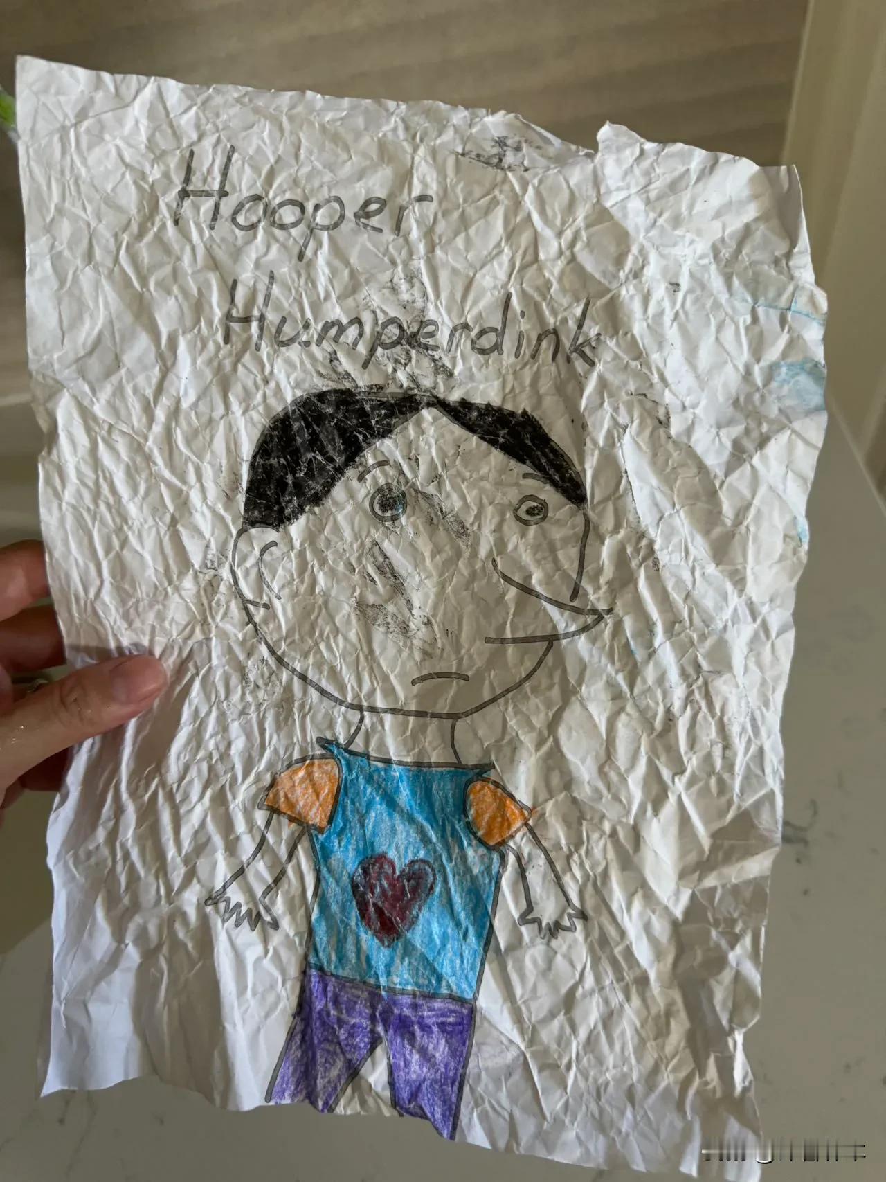 孩子六岁，刚刚上小学两周，今天放学回来对妈妈说“今天的学习内容，一张纸被手揉皱了