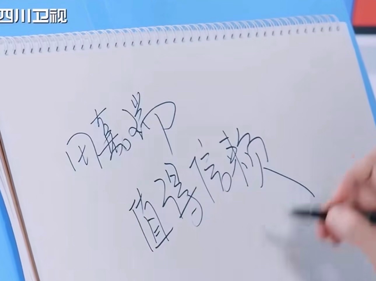 嗯嗯 >ᴗoಣ 