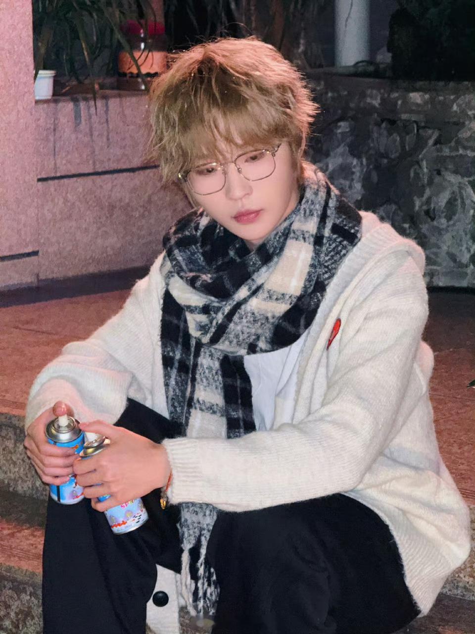 小吒已经戴好围巾准备为你下雪啦