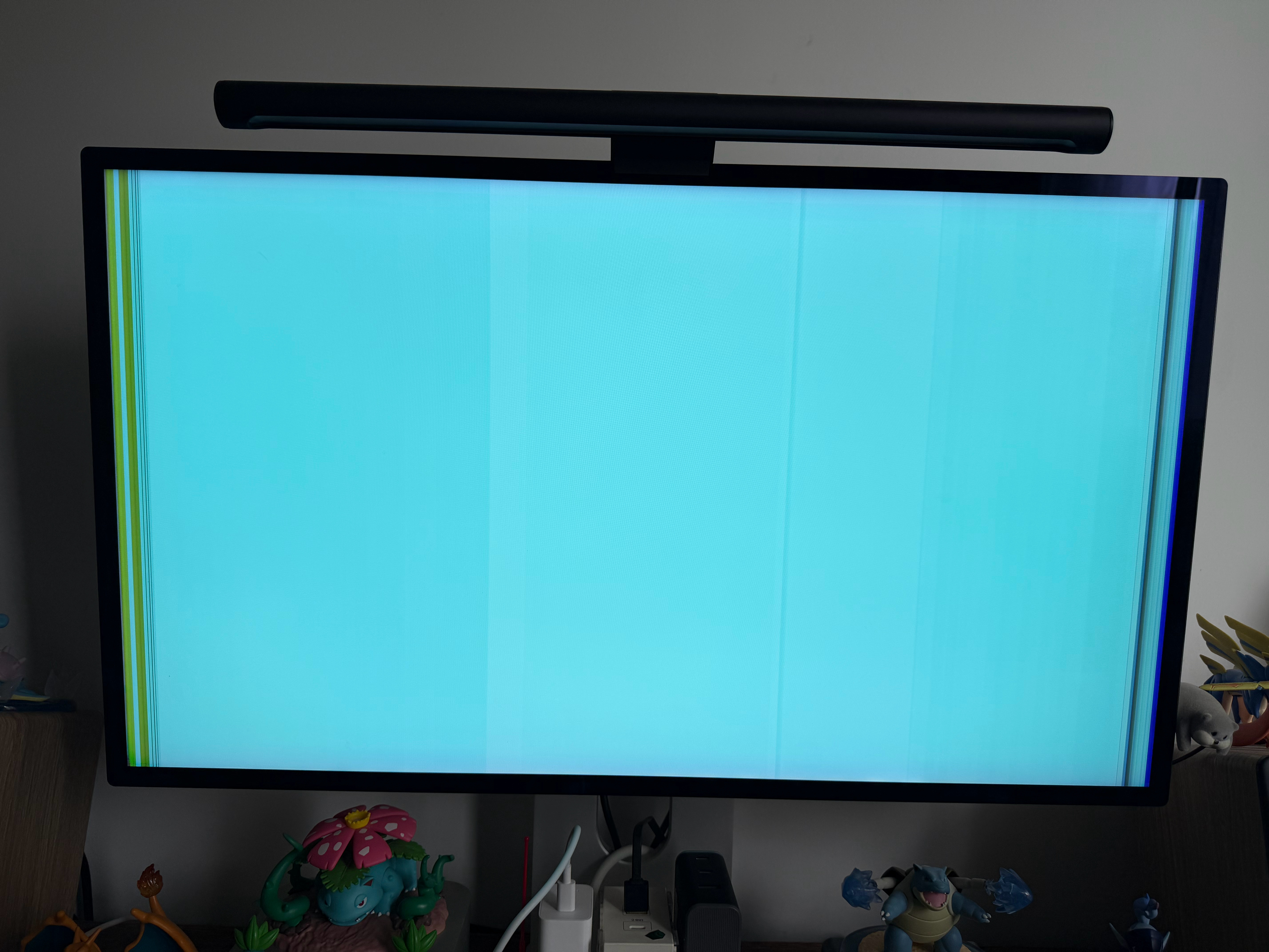 想着今天就弄好Mate 80 Pro Max的长视频文稿分镜再录音，显示器突然就