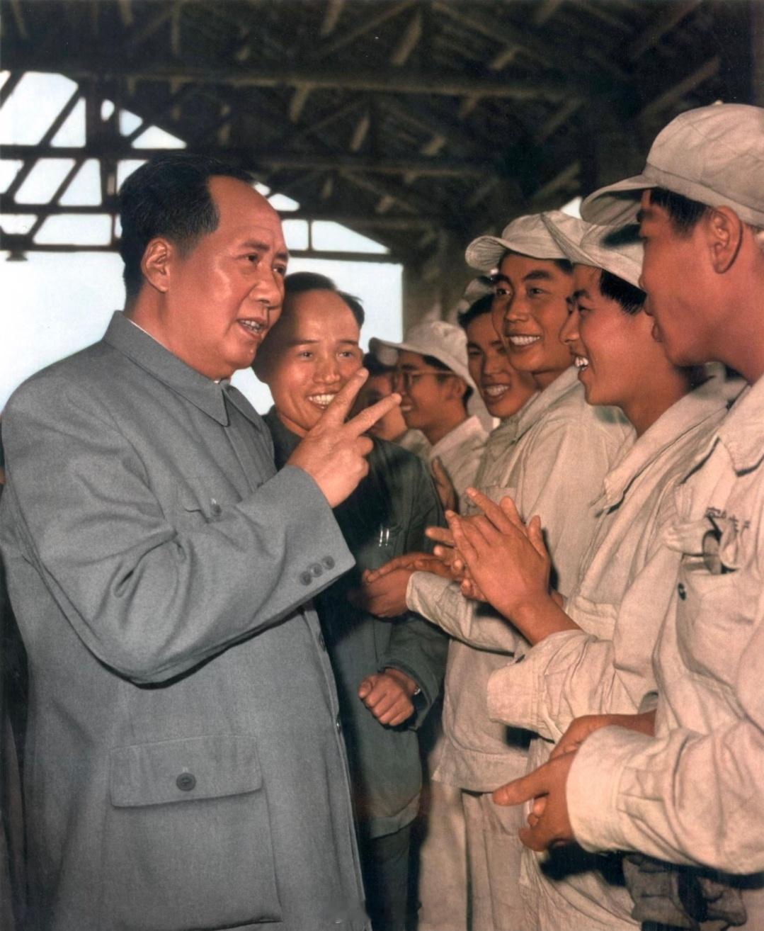 [历届人大工农代表所占比例]1975年四届人大,工农兵比例67.95%,工农占5