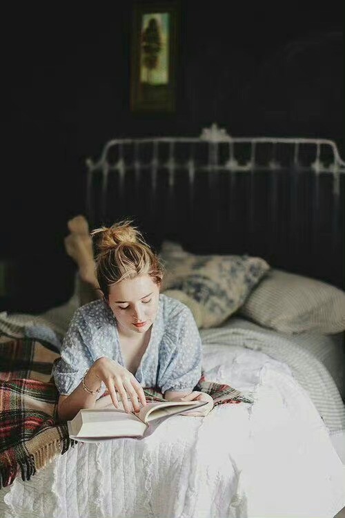 白天要好好读书，书里有你不知道的。夜晚要好好睡觉，梦里有你想要的。