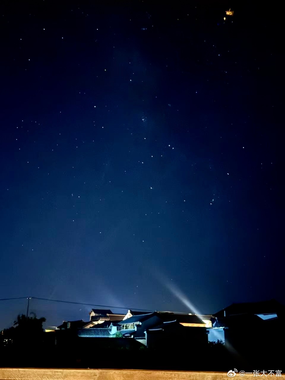 好久没有见到这么多星星了抬头看天 觉得好幸福 